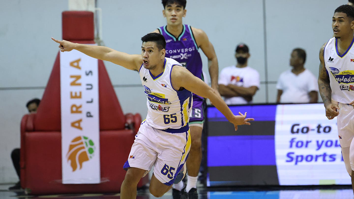 ‘Bugbugin mo ko’: Mark Barroca shouts out Jed Mendoza as Magnolia holds off Converge